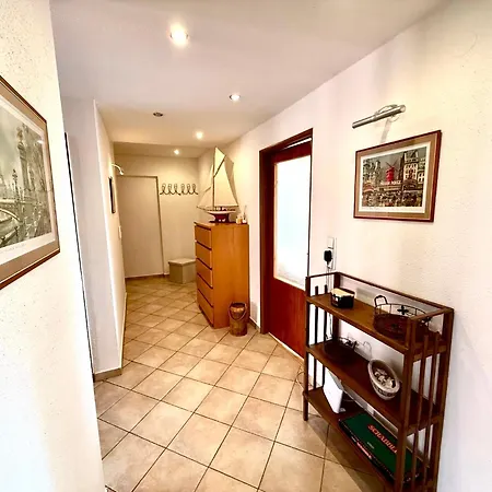 Utulny Par Kroku Od Lazenske Fontany