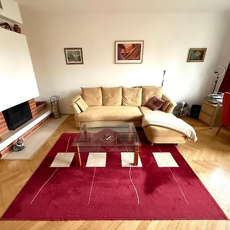 útulný Pár Kroků Od Lázeňské Fontány Poděbrady